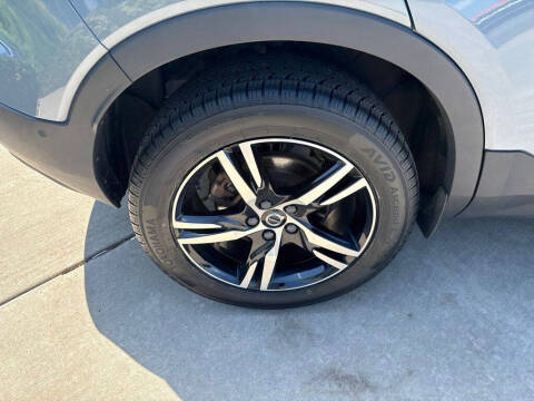 2023 Volvo XC40 B5 Plus Dark Theme