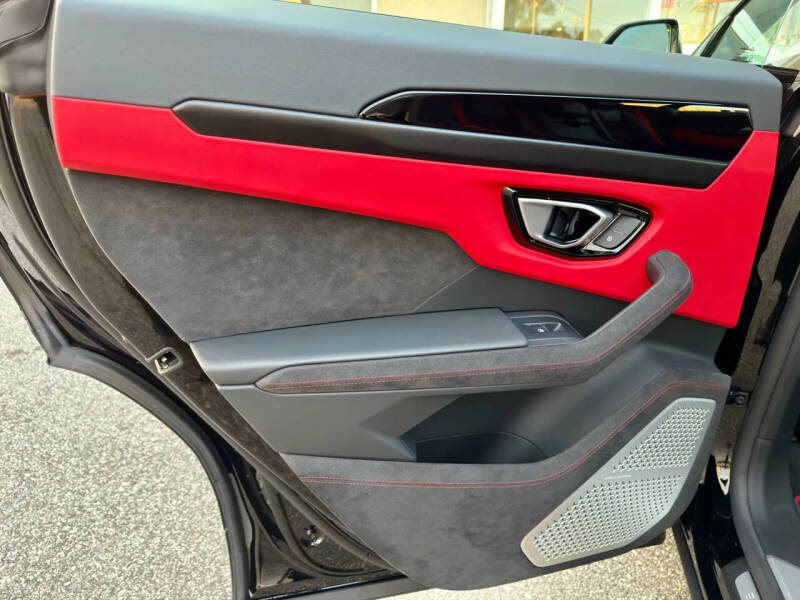 2024 Lamborghini Urus S