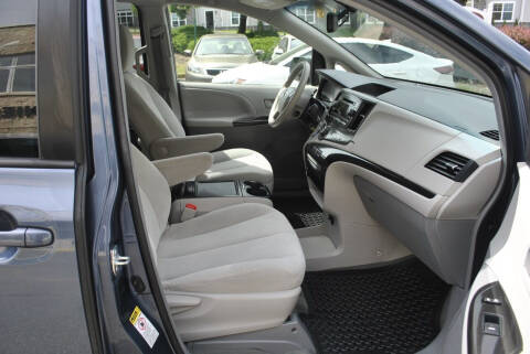 2014 Toyota Sienna LE 8-Passenger
