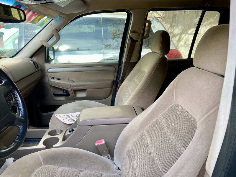 2004 Ford Explorer XLT