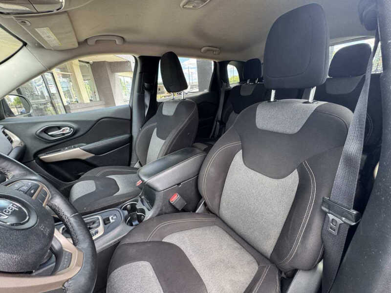 2017 Jeep Cherokee Sport Altitude