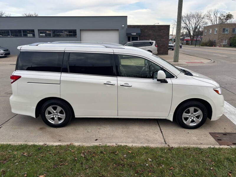 2015 Nissan Quest SV photo 14