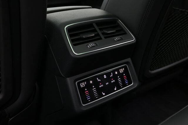 2022 Audi e-tron quattro Premium Plus