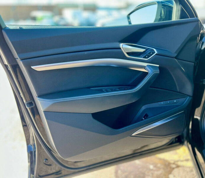 2024 Audi Q8 e-tron quattro Prestige