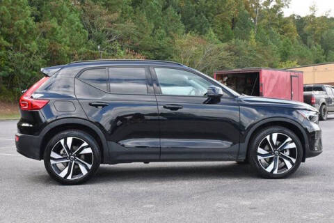 2025 Volvo XC40 B5 Plus Dark Theme