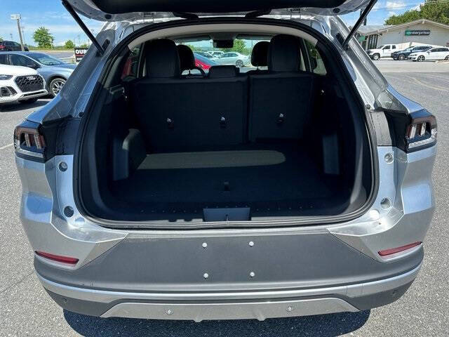 2025 VinFast VF8 Eco