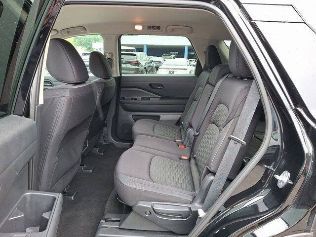 2023 Nissan Pathfinder SV