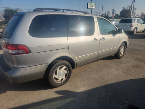 2001 Toyota Sienna LE
