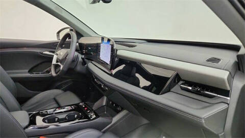 2025 Audi Q6 e-tron quattro Premium Plus