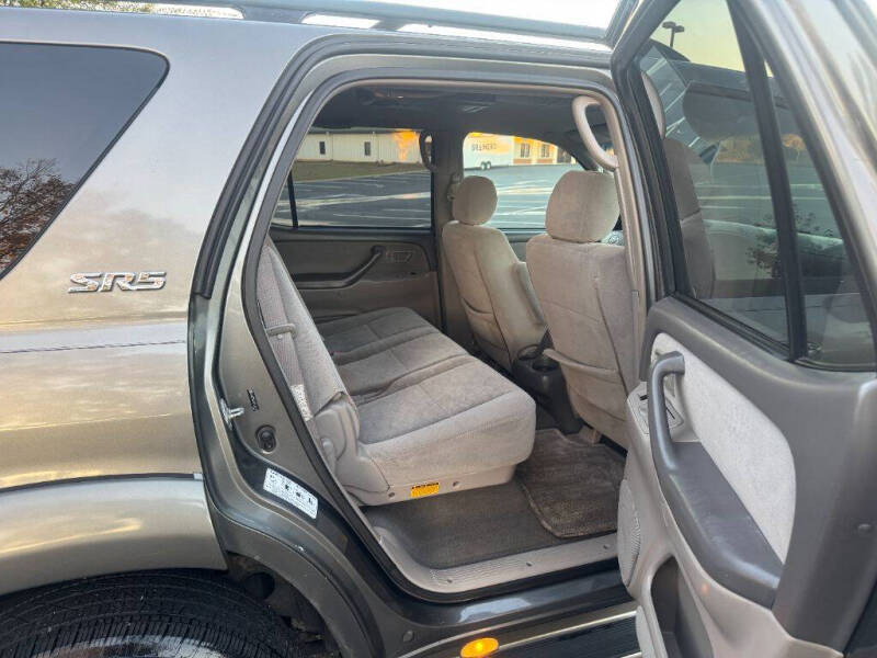2005 Toyota Sequoia SR5