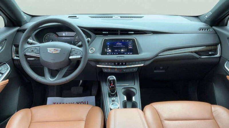 2022 Cadillac XT4 Premium Luxury