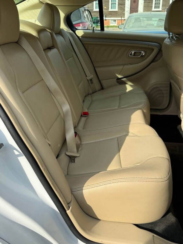 2013 Ford Taurus SEL