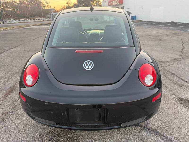 2010 Volkswagen New Beetle Base PZEV
