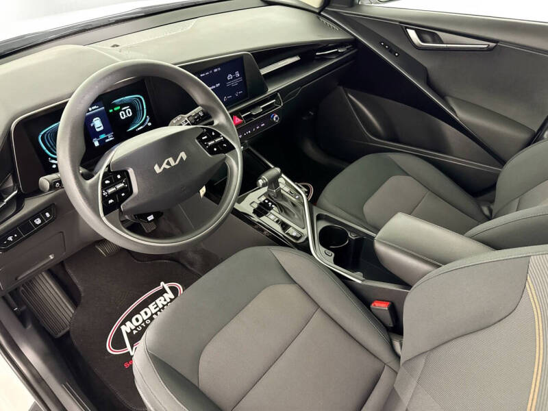 2023 Kia Niro LX