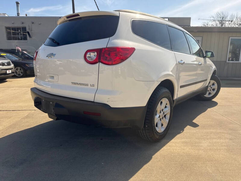2011 Chevrolet Traverse LS