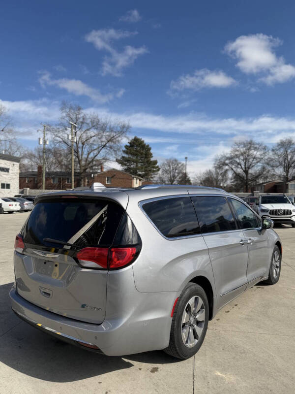 2017 Chrysler Pacifica Hybrid Platinum