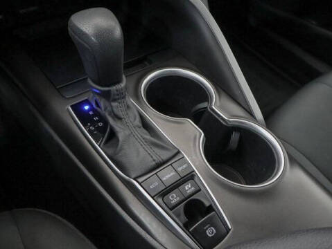 2022 Toyota Camry Hybrid LE