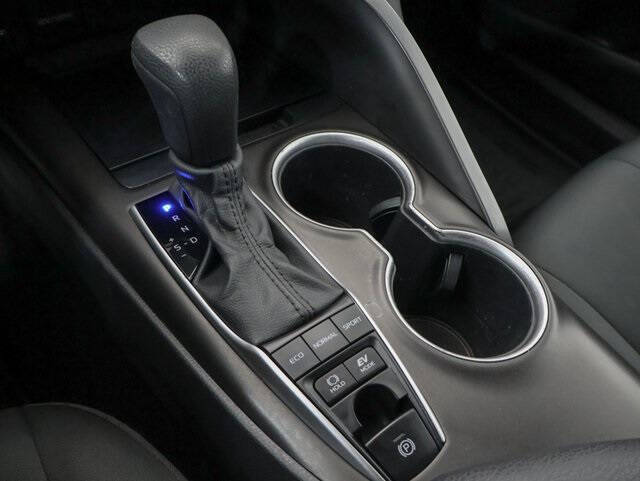 2022 Toyota Camry Hybrid LE