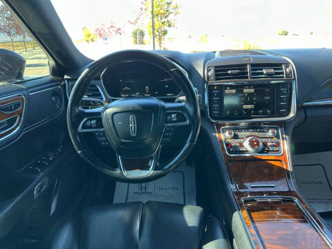 2017 Lincoln Continental Select