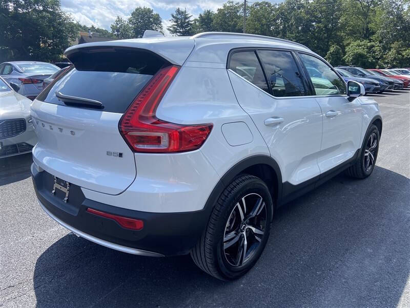 2025 Volvo XC40 B5 Core Bright Theme