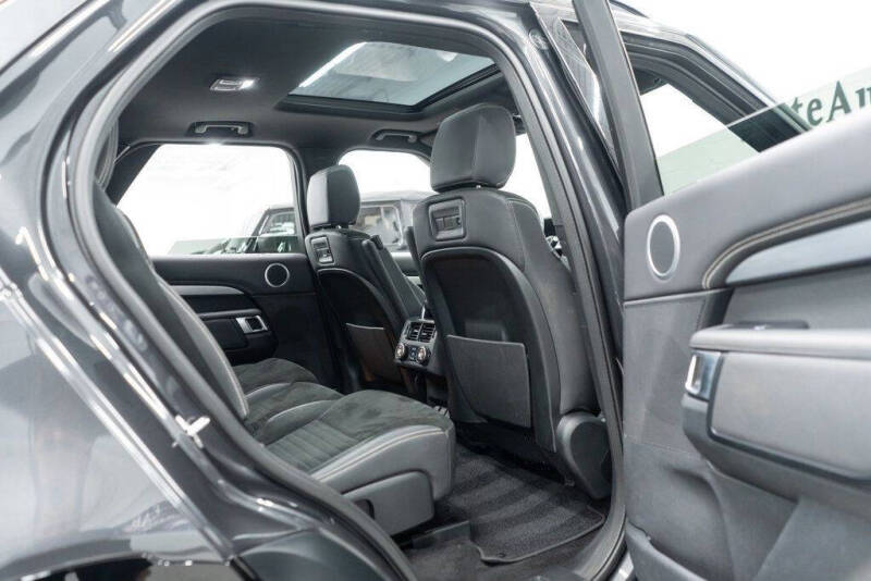 2023 Land Rover Discovery P300 S R-Dynamic