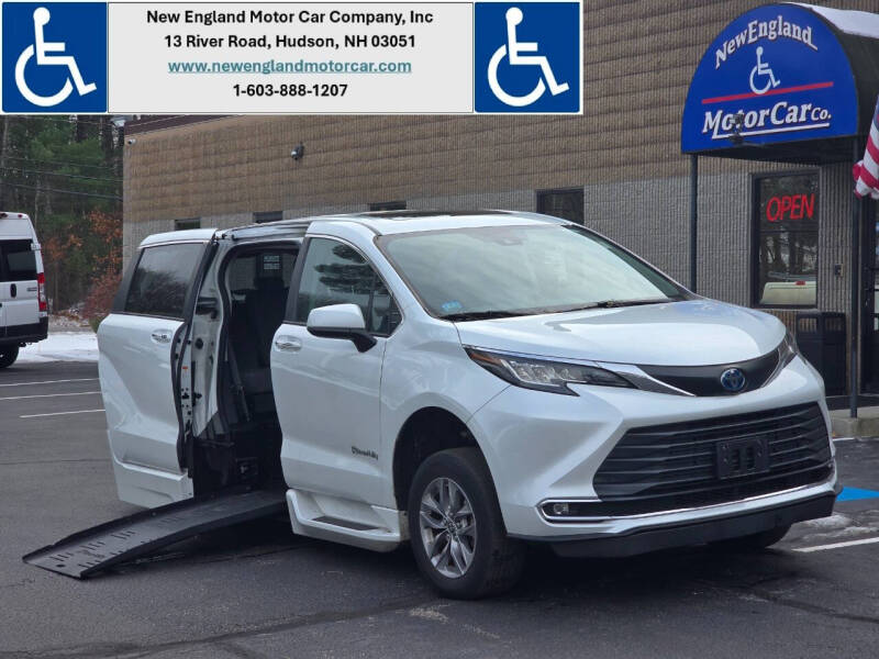 2022 Toyota Sienna XLE's photo