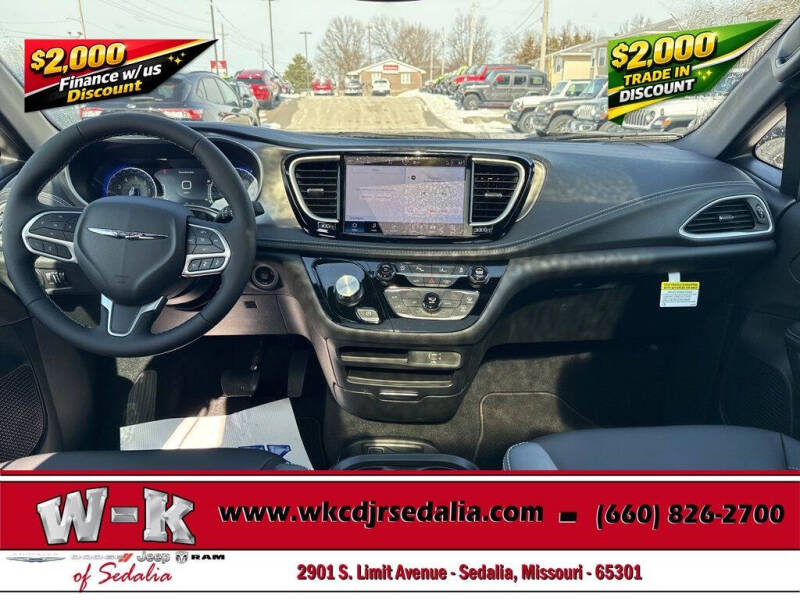 2026 Chrysler Pacifica Select