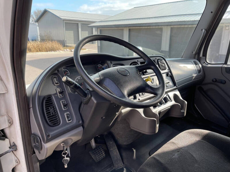 2012 Freightliner Business class M2