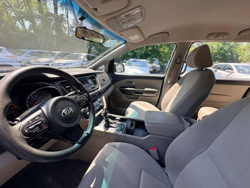 2015 Kia Sedona L