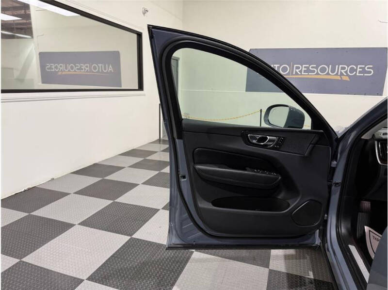 2022 Volvo XC60 B5 Momentum