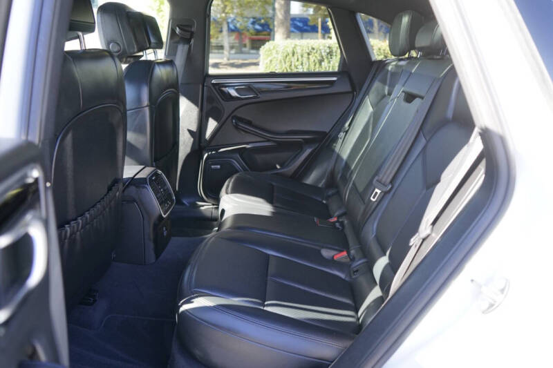 2020 Porsche Macan S