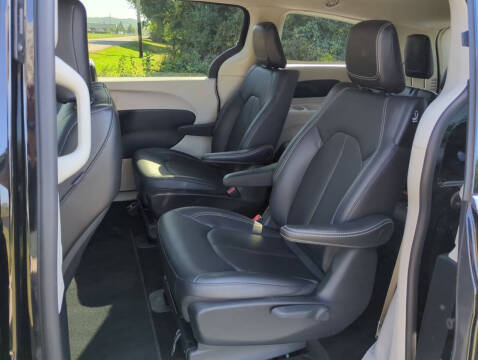 2024 Chrysler Pacifica Plug-In Hybrid Select