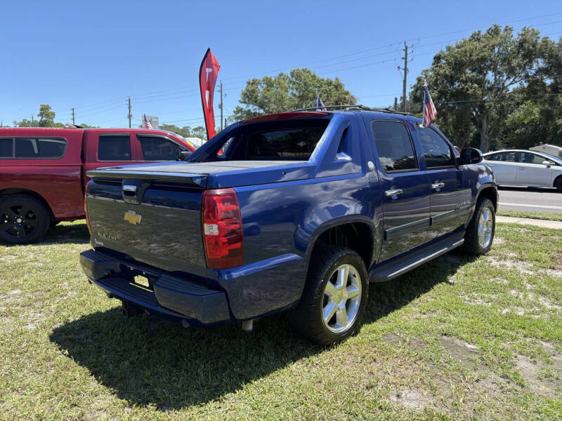 2013 Chevrolet Avalanche LS Black Diamond