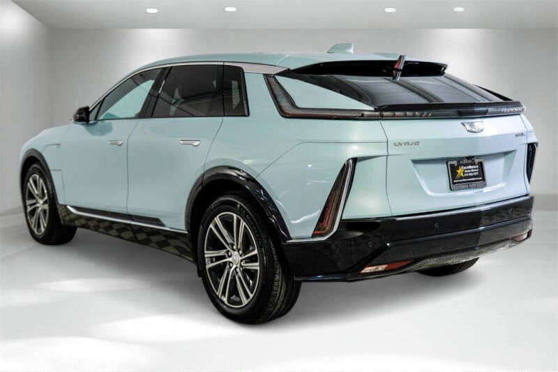 2024 Cadillac LYRIQ Luxury 1