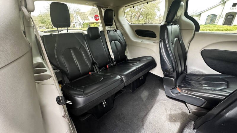 2022 Chrysler Pacifica Touring L