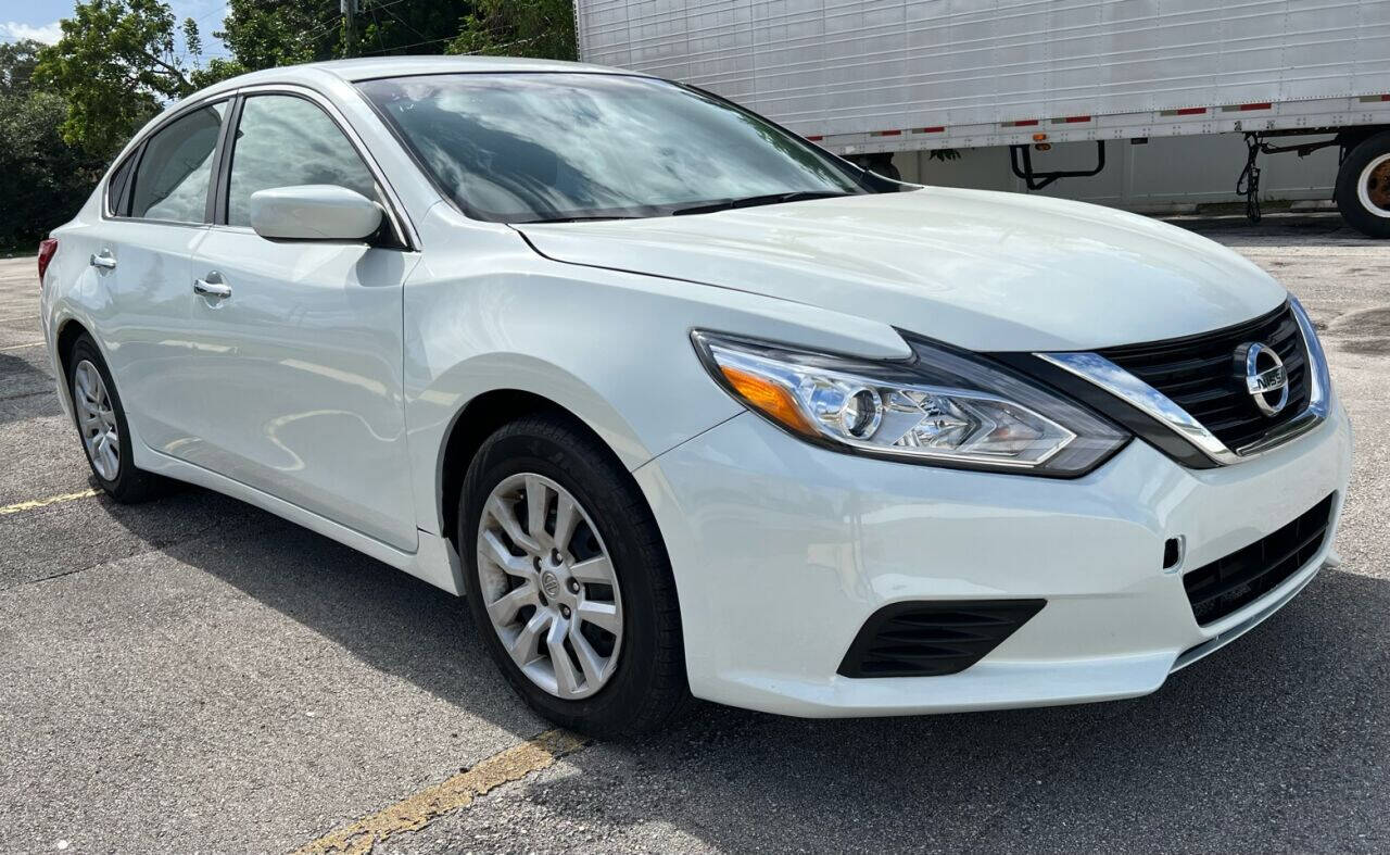 2017 NISSAN Altima Sedan - $14,990