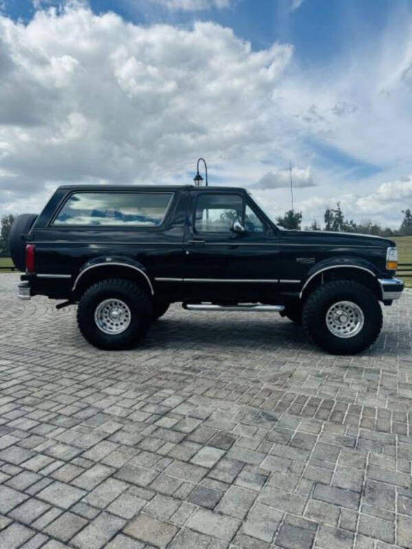 1992 Ford Bronco's photo