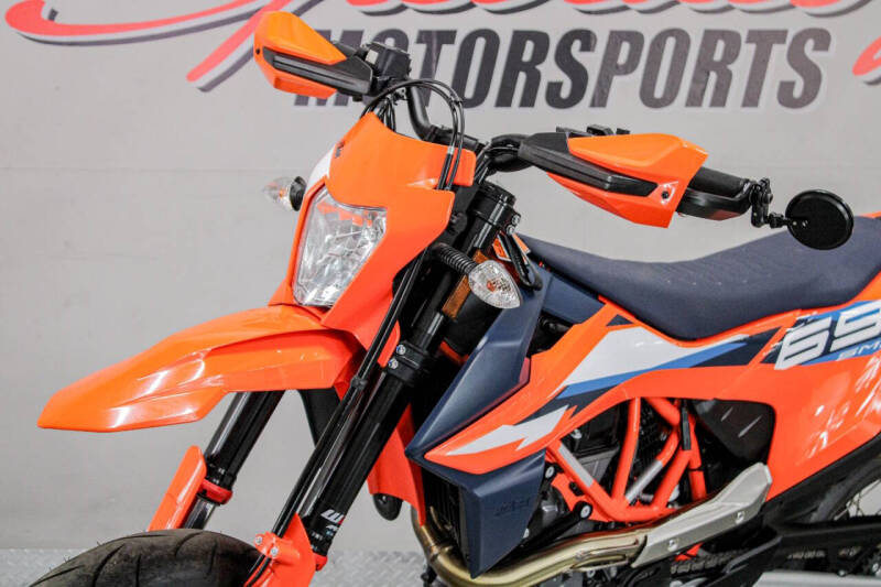 2024 KTM 690 SMC R