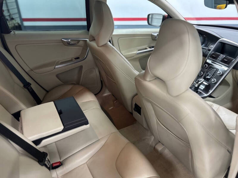 2015 Volvo XC60 T5 Drive-E Premier