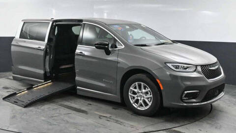 2025 Chrysler Pacifica Select