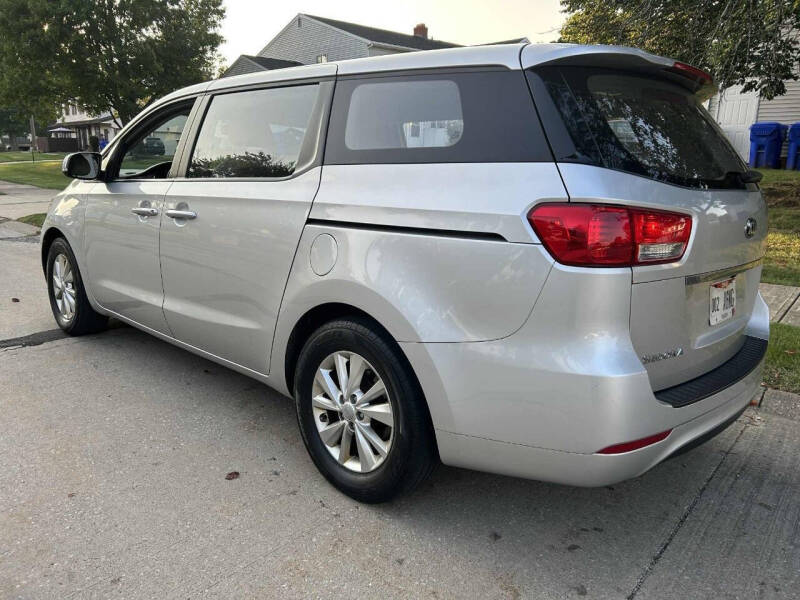 2016 Kia Sedona L
