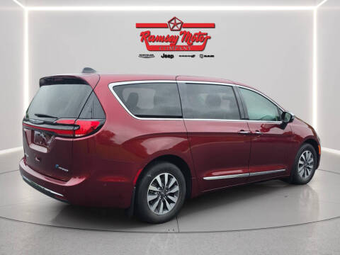 2023 Chrysler Pacifica Plug-In Hybrid Limited