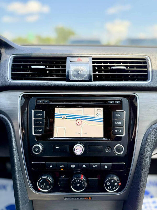 2015 Volkswagen Passat 1.8T SE