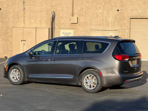2020 Chrysler Pacifica Touring L
