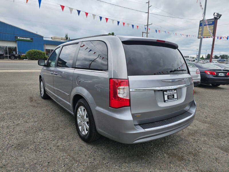 2016 Chrysler Town and Country Touring