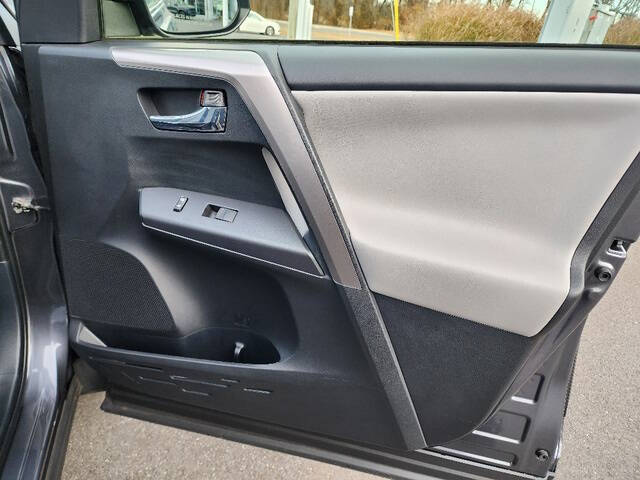 2017 Toyota RAV4 Hybrid XLE