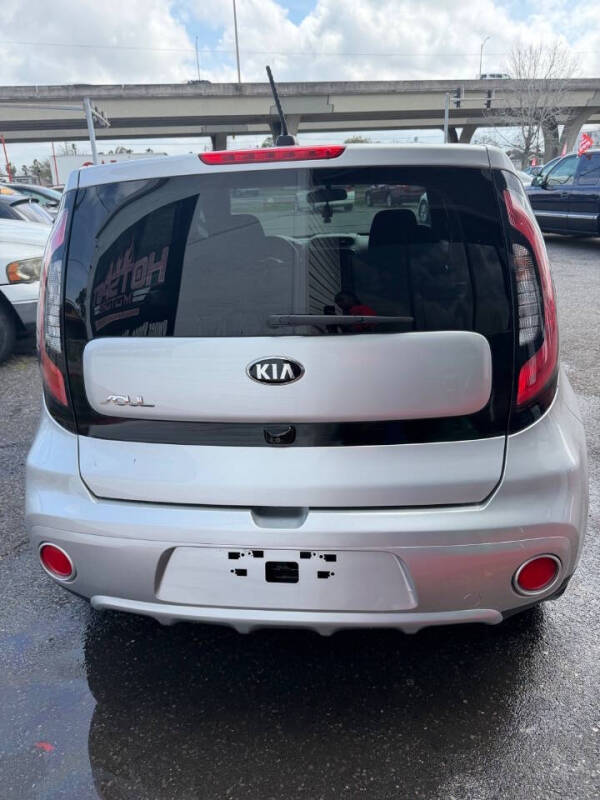 2018 Kia Soul +