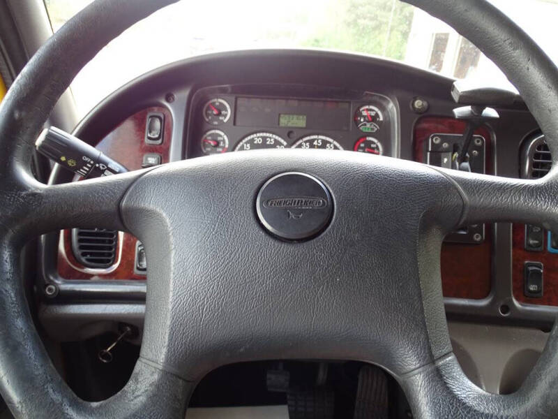 2014 Freightliner M2 106