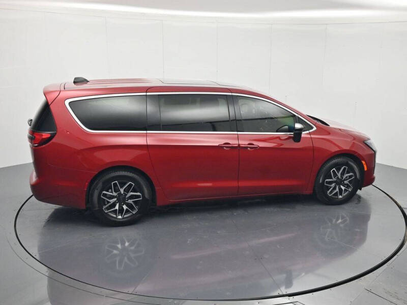 2027 Chrysler Pacifica Limited