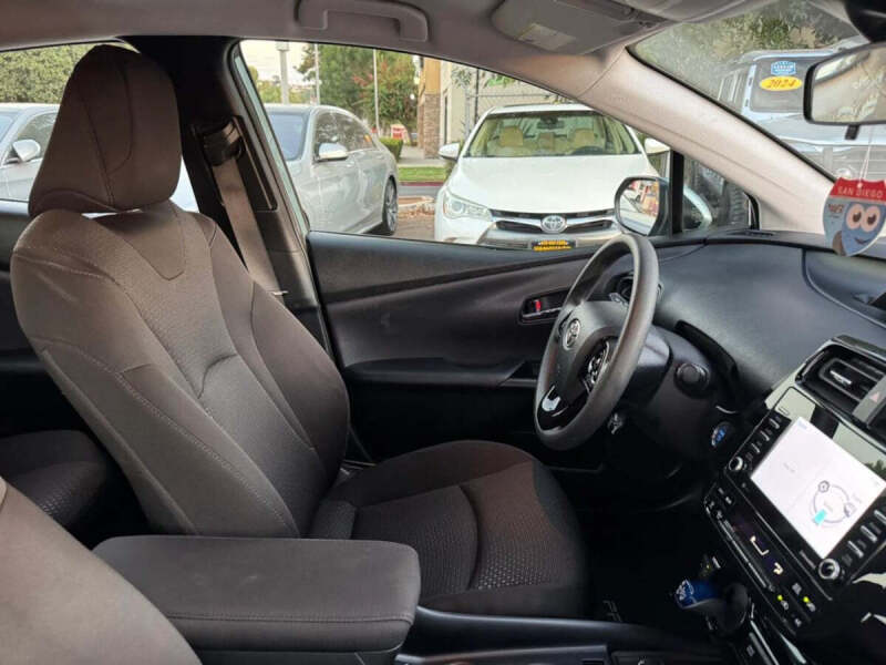 2021 Toyota Prius LE